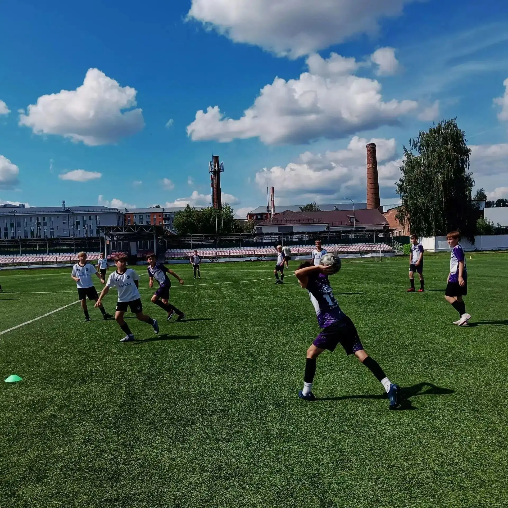 ⚽ В Агрызе состоялись товарищеские матчи по футболу среди юношеских команд 2014–2016 го...