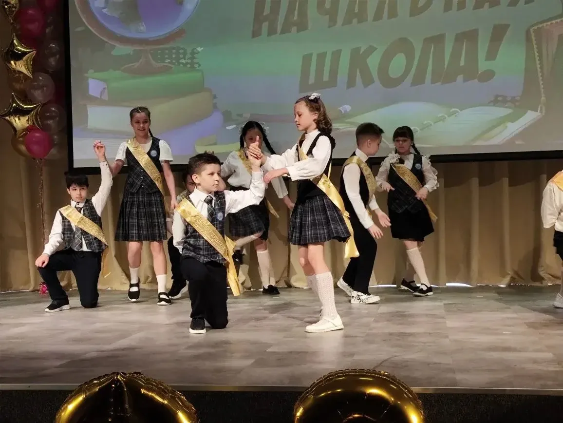 🎉 Торжественный выпускной в МОУ СОШ «Созвездие»: прощание с начальной школой!  В МОУ СОШ «Созвездие»