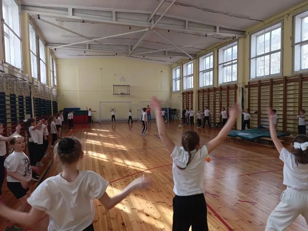ВСТРЕЧАЕМ ПОБЕДИТЕЛЕЙ НЕДЕЛИ ЗОЖ 💪

Друзья, всю неделю наши классы соревновались, кто больше отожмё