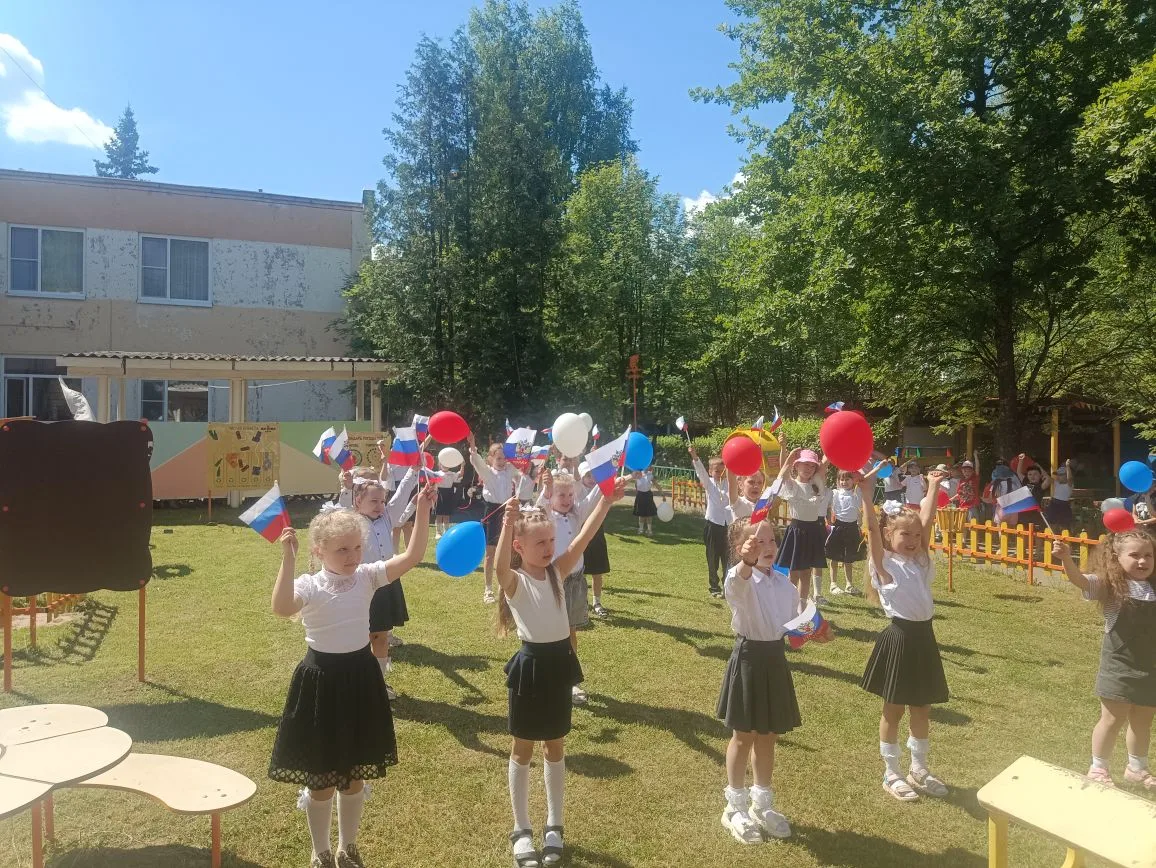 Сегодня важный государственный праздник - День России!
❤И наш детский сад встретил его ярко, масштаб