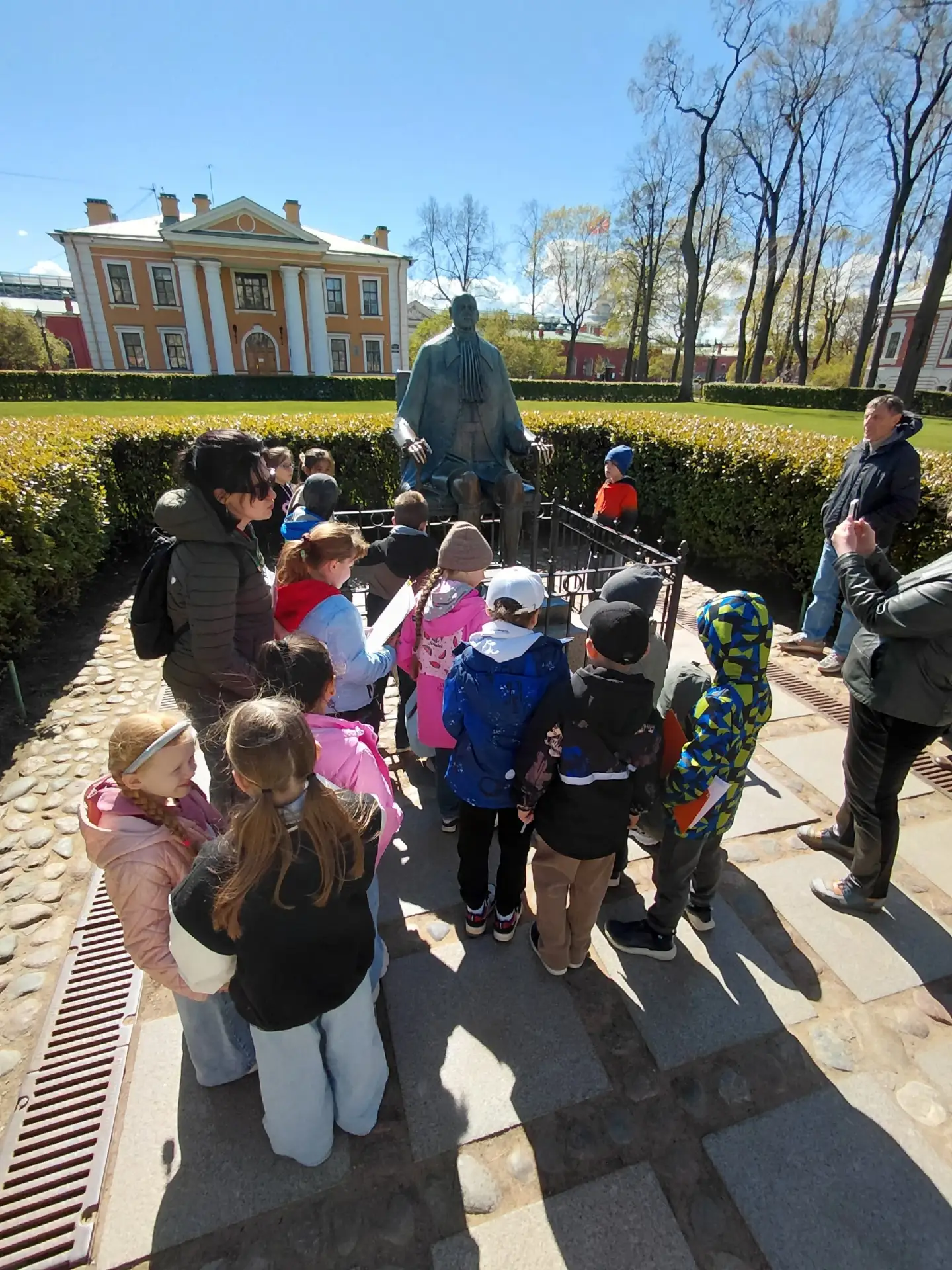 🔐 2"В" в Петропавловской крепости: квест для юных следопытов  Ученики 2"В" класса побывали на увлека