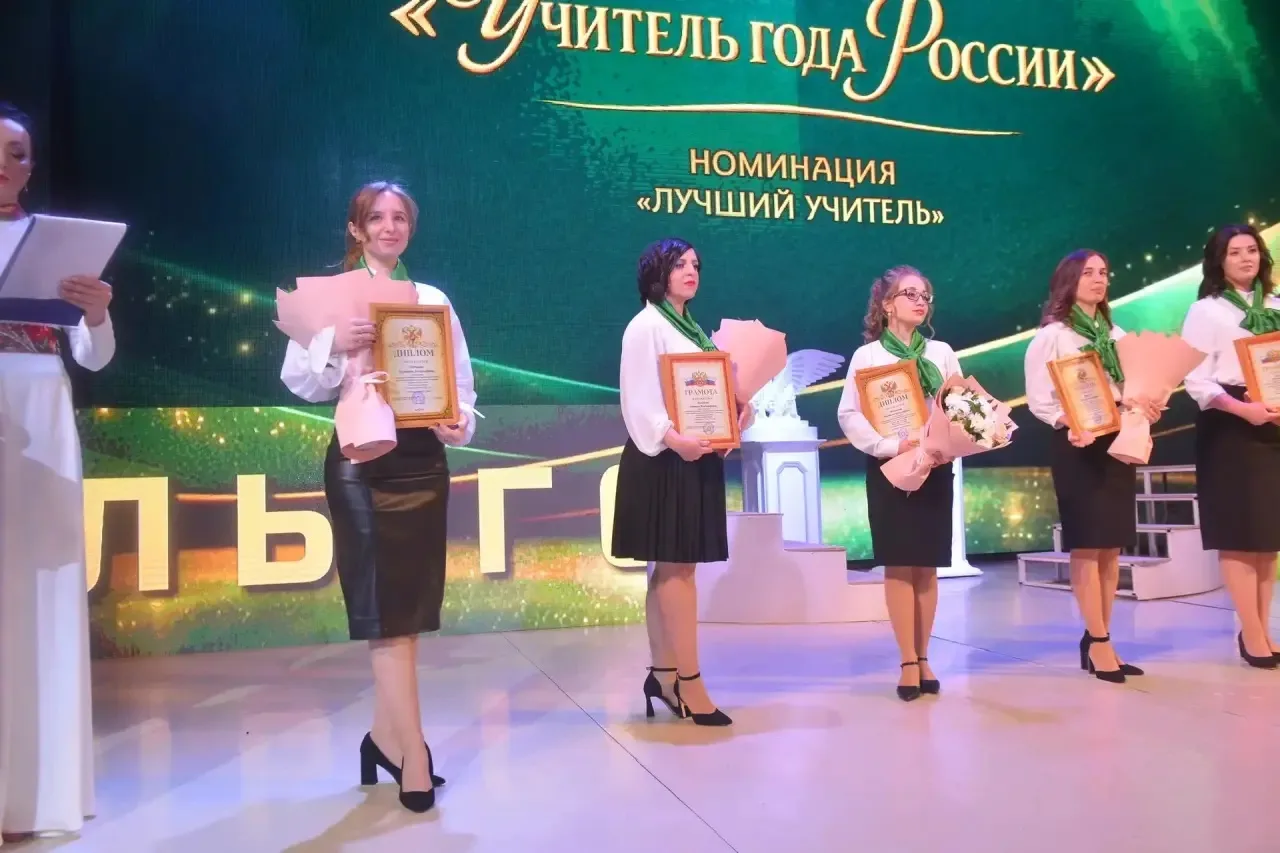 🌟 Поздравляем Манагорову Анастасию Александровну, учителя биологии нашей любимой школы, с замечатель