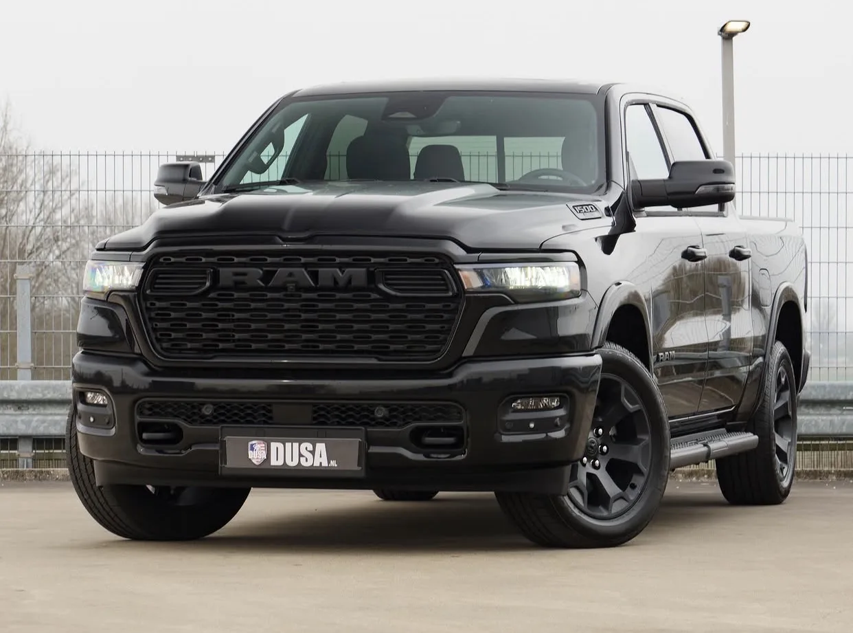 RAM 1500 Big Horn. 

Модель Big Horn доказывает, что современный пикап может быть одновременно мощны