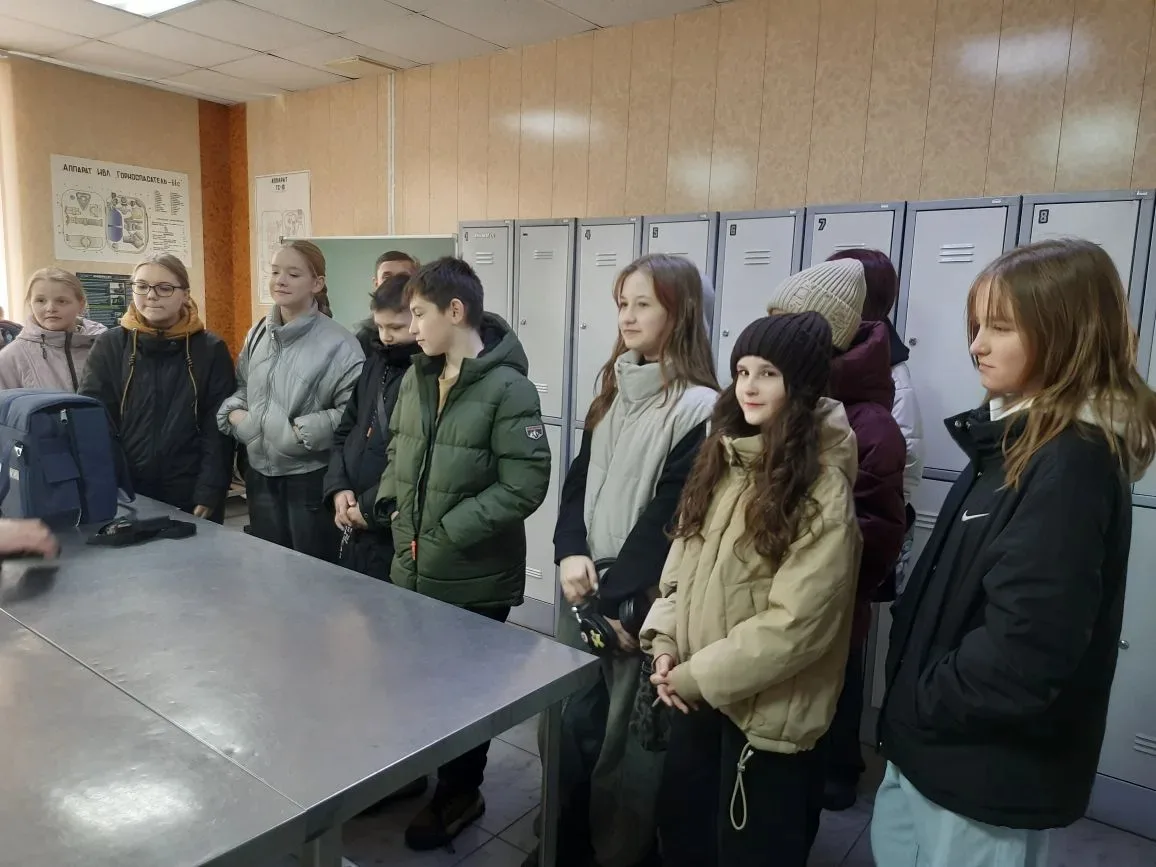 🌍 **Учащиеся 6Г класса побывали на экскурсии в ВГСЧ!**  Ребята из 6Г класса нашей школы провели увле