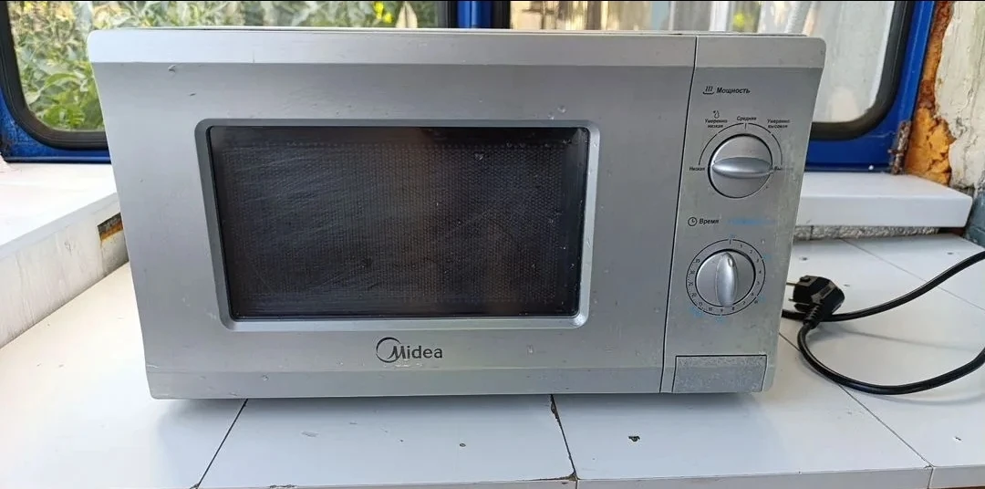 Продам микроволновку midea, полностью рабочая.