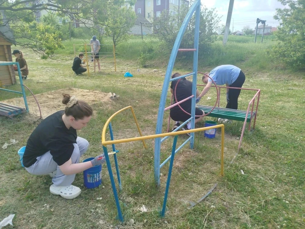 Трудоустройство школьников: работа на благо родного города! 🛠️  🎓Обучающиеся 10 «А» и 10 «Б» классов