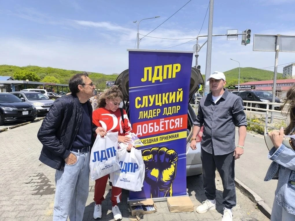 Платёжки за вывоз мусора приходят регулярно, а вот сам мусор с контейнерных площадок — ...