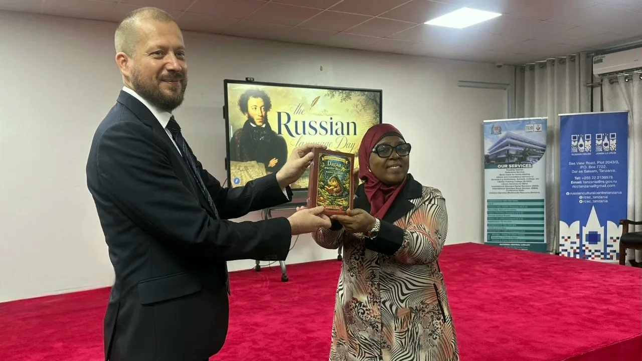 ⚡️ Перевод сатирических сказок Михаила Салтыкова-Щедрина «Премудрый пискарь» и «Дикий помещик» на су