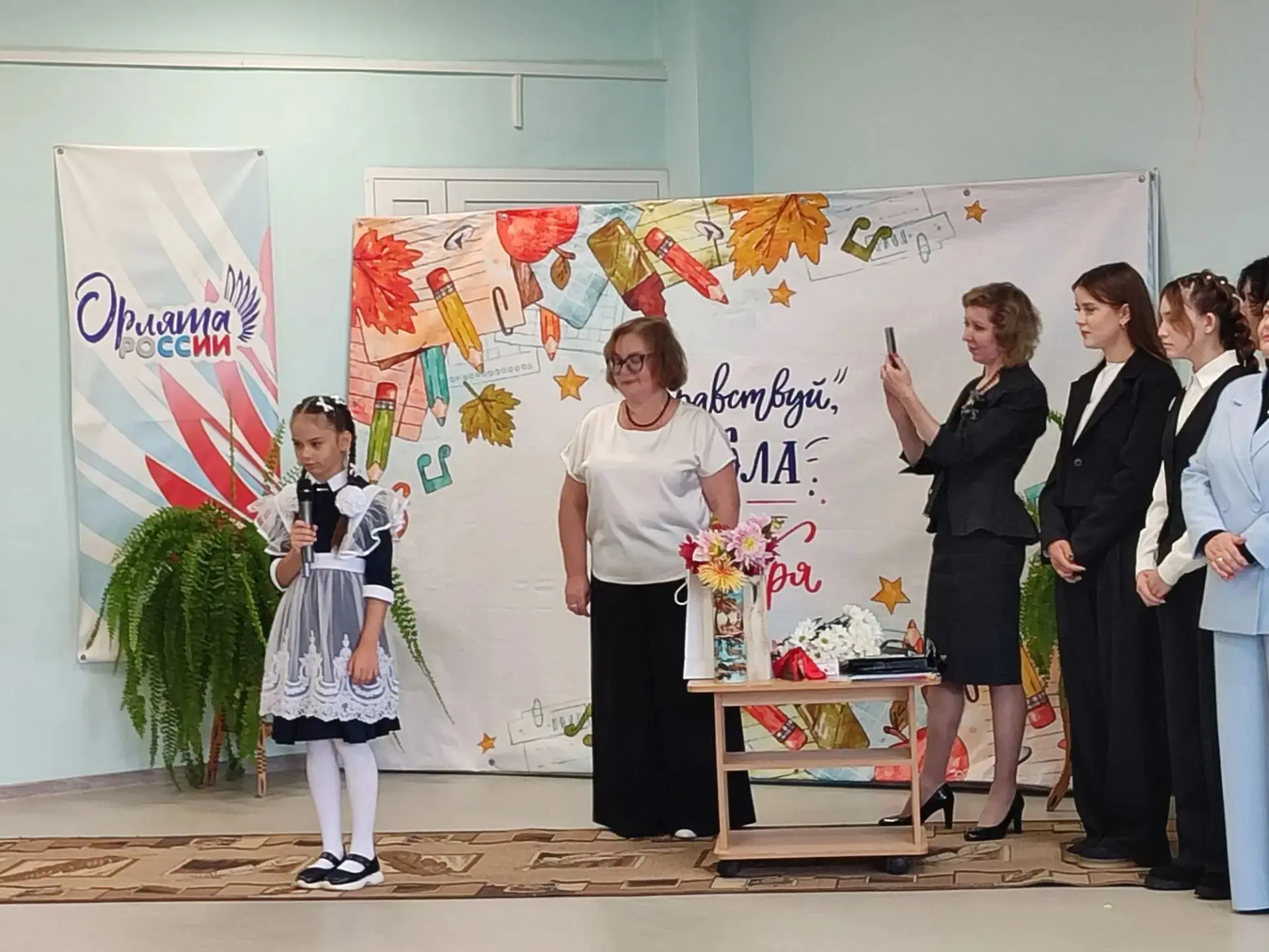 👩‍🏫С новым учебным годом! В Новосёловской школе прошла торжественная линейка в честь ...