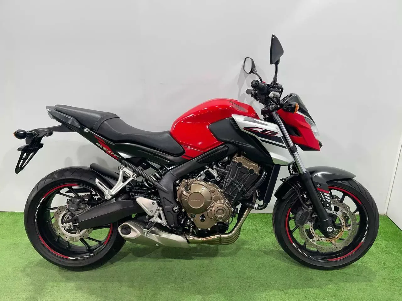 HONDA CB650F
в наличии во Владивостоке

Характеристики:
- 2017 год
- объем 650 см3
- Аукцион AUCNET

