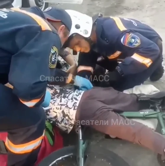 В Новосибирске мальчик получил серьёзную травму при падении с велосипеда
