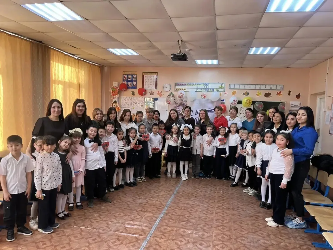 🌸 «От самых маленьких – самым любимым!» 🌸  6 марта в 1 «А» классе состоялся замечательный праздник, 