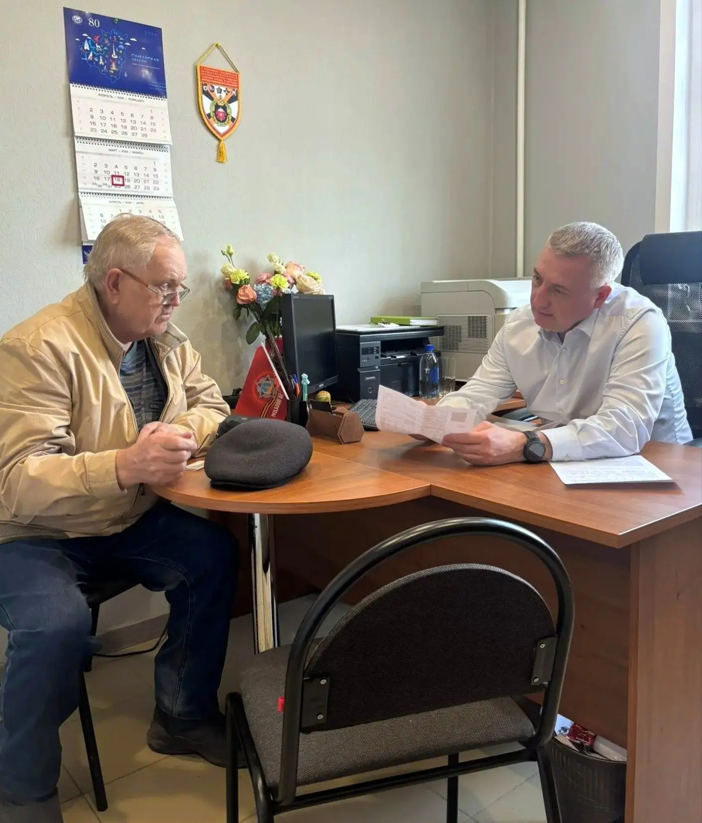 На приёме граждан сегодня вопрос о транспортном налоге.