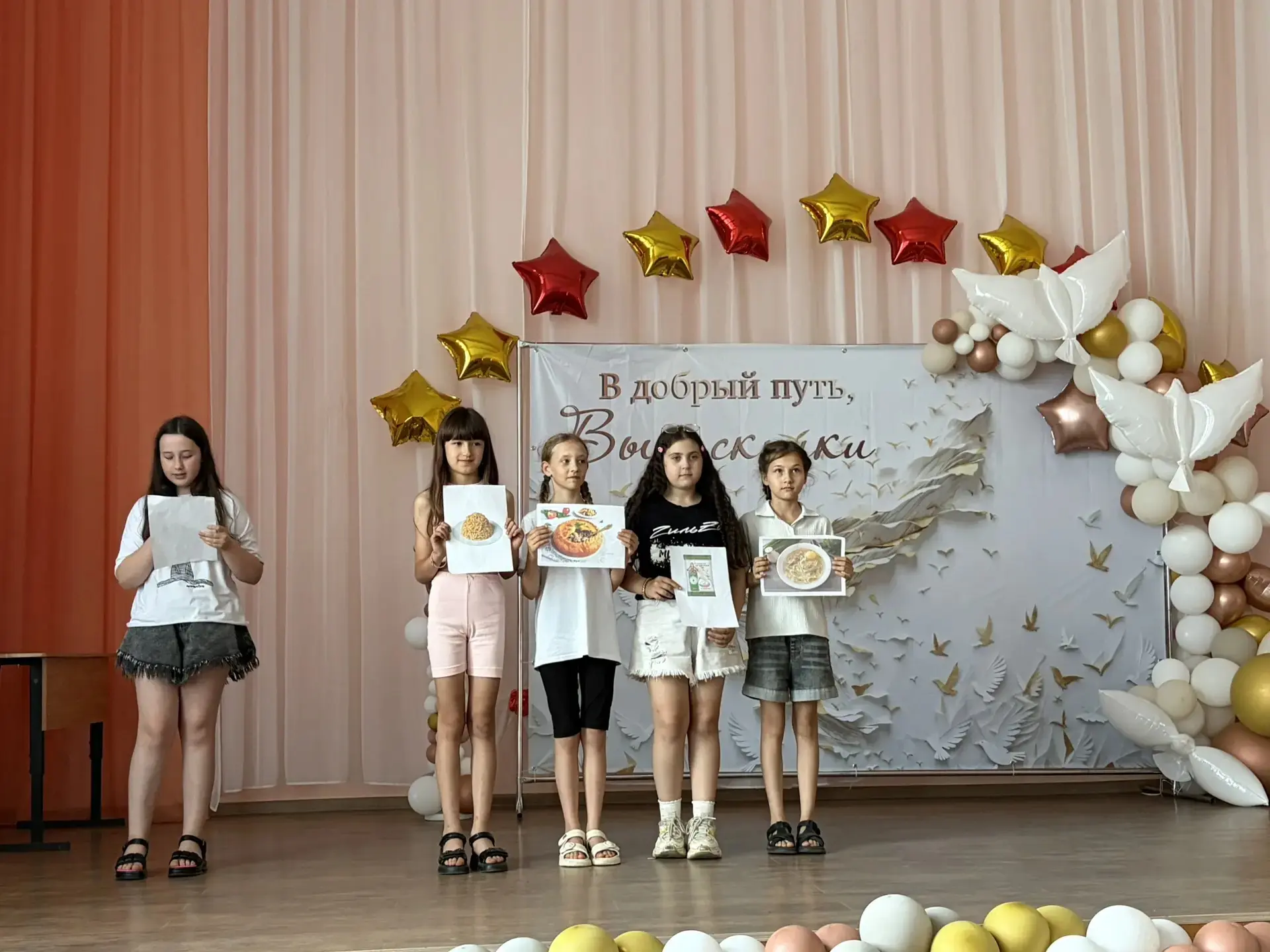 ✨ День татарской культуры в нашем лагере! ✨

Сегодня мы познакомились с богатой культурой татарского