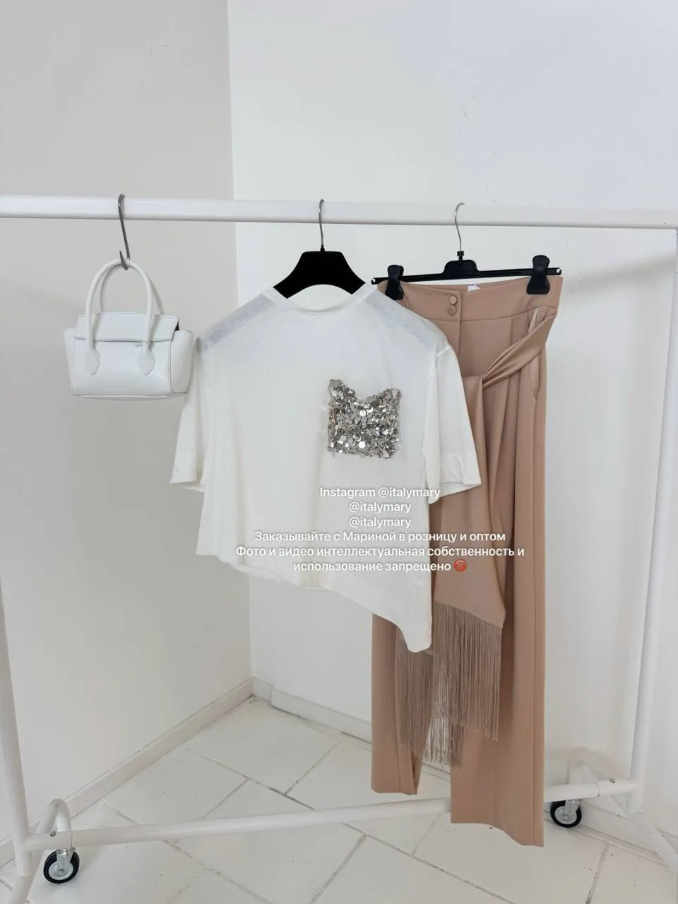 #сумка/bag 60€
#Футболка/t shirt 52€
#брюки/trousers 109€

Невероятно элегантный образ, в который мы