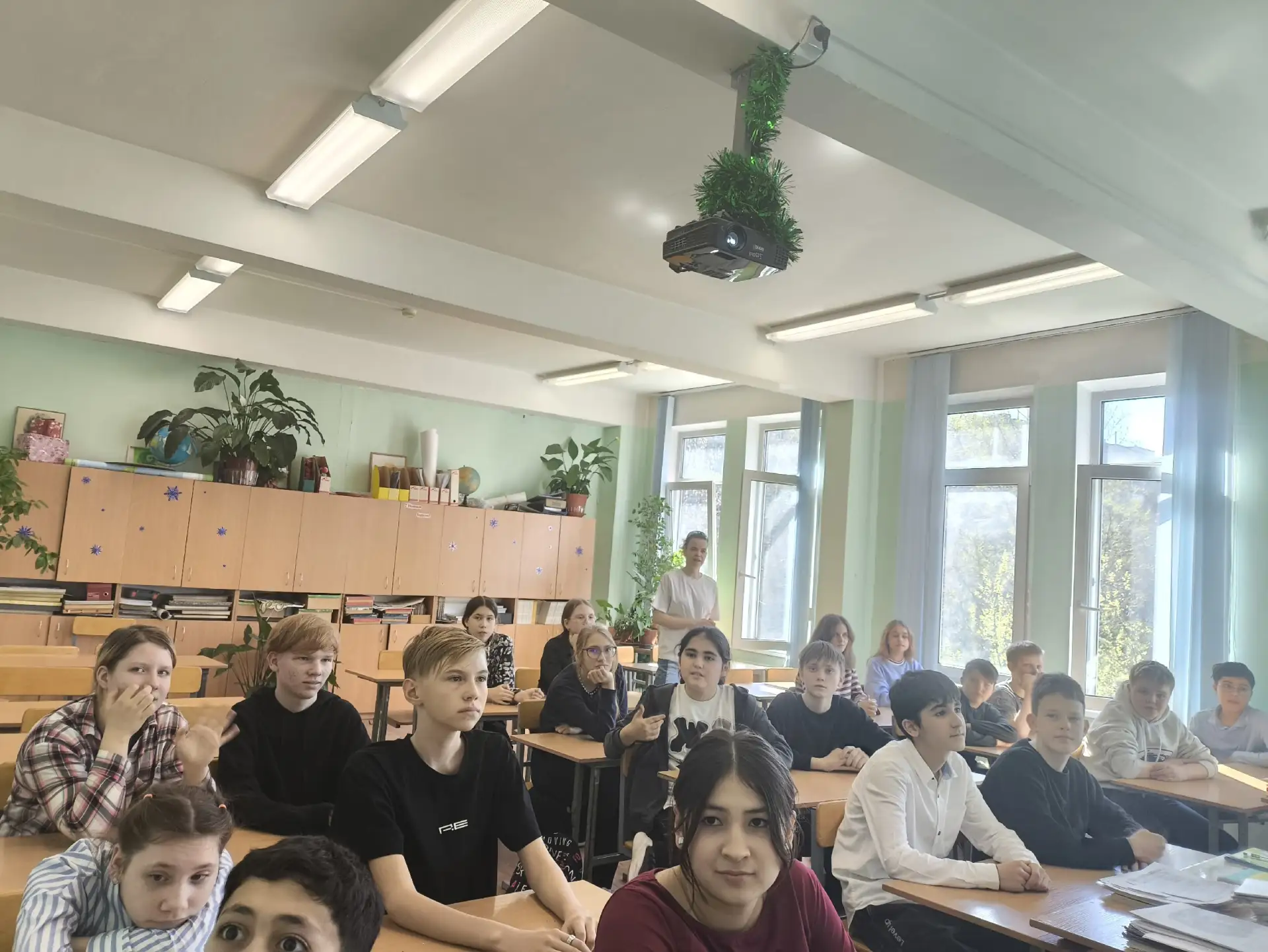 🌱 «Ух ты, сократи!»: 6А класс разобрал экологичные альтернативы привычным вещам  В 6А классе прошёл 