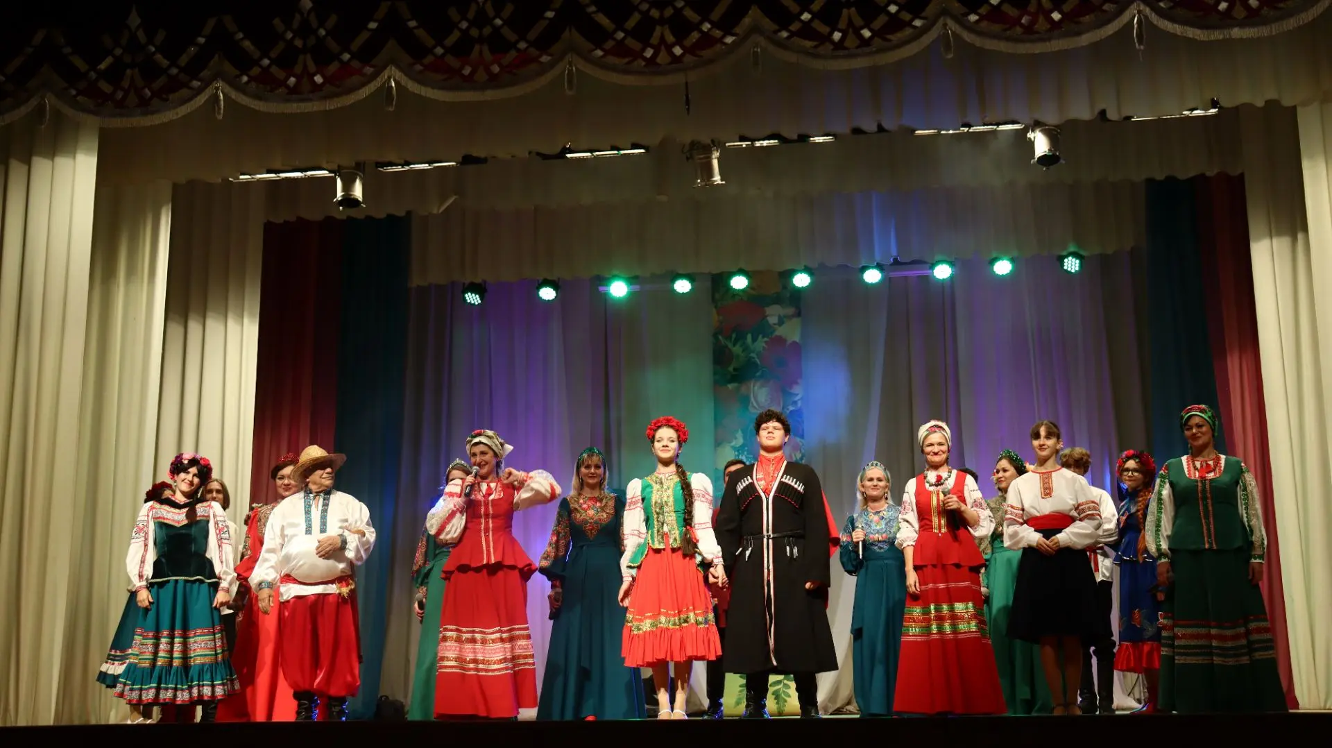 🎶 «Одна судьба, одна земля»: праздничный концерт ко Дню станицы