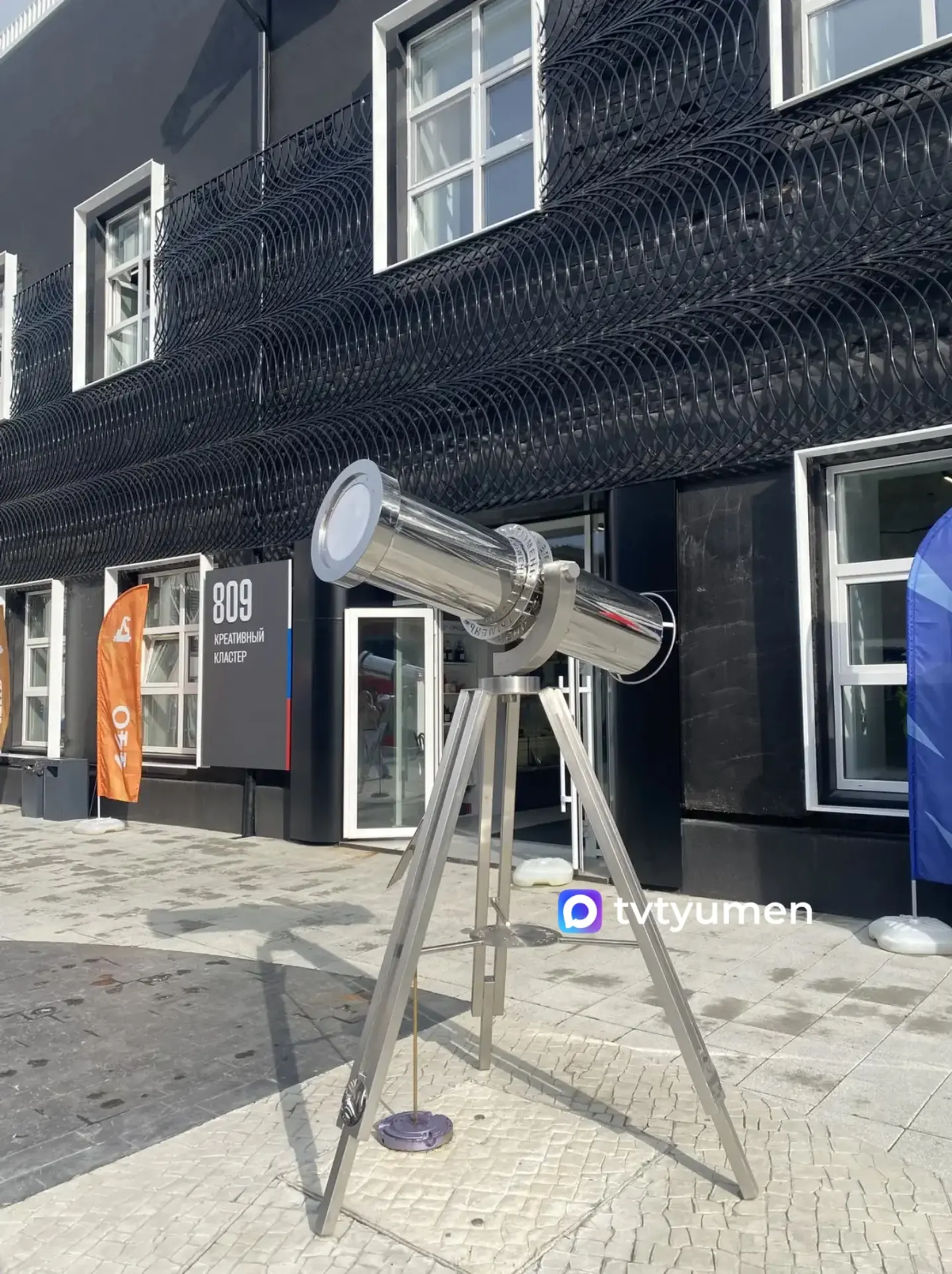 🔭 Гигантский калейдоскоп замечен в центре города