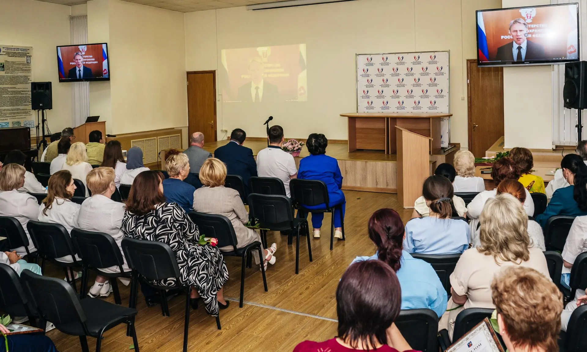 В преддверии празднования Дня медицинского работника, который в этом году состоится 21 июня, состоял