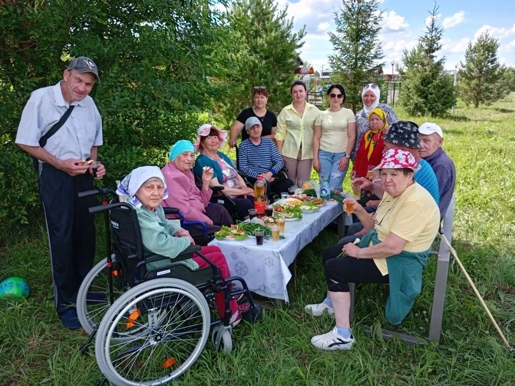 🏕☀Международный день пикника!
 🌳☀Специалисты Муслюмовского дома-интерната порадовали своих подопеч