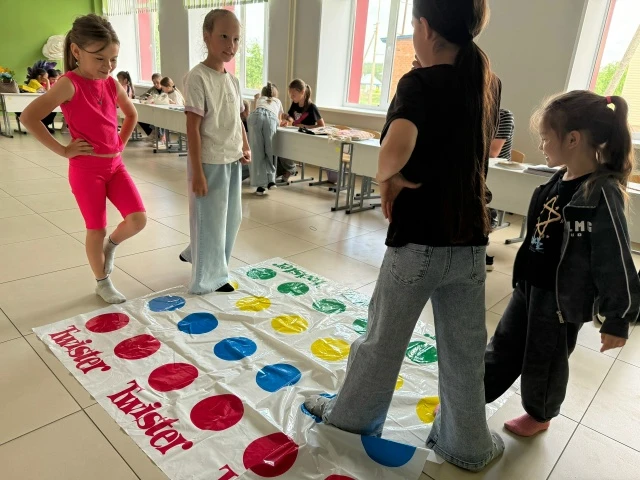 🎲🤪🍔 Кто сказал, что в лагере весело только на улице? На днях у наших ребят из села Старокуктово  