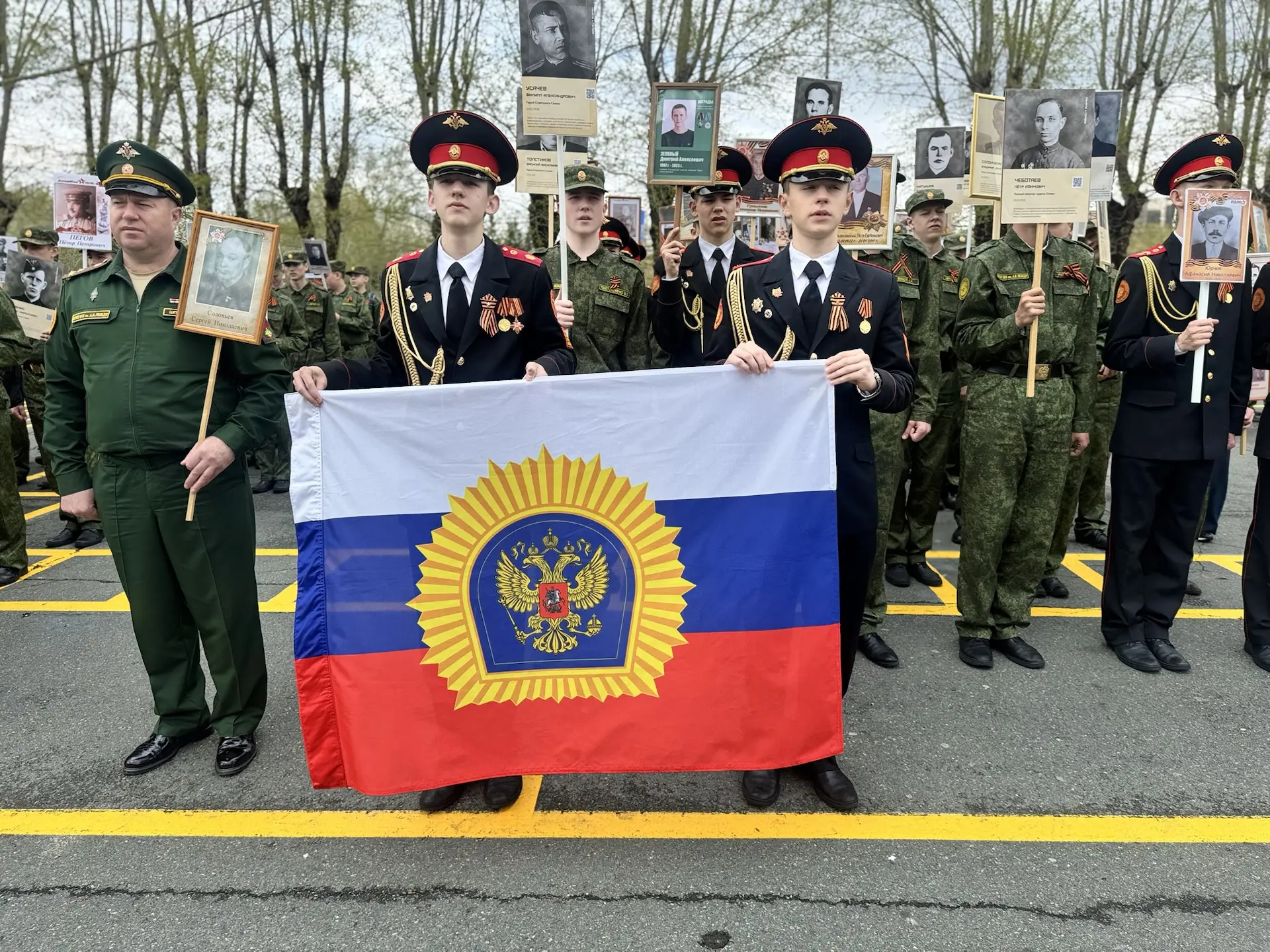 БЕССМЕРТНЫЙ ПОЛК  Каждый год на территории Красноярского кадетского корпуса проходит акция «Бессмерт