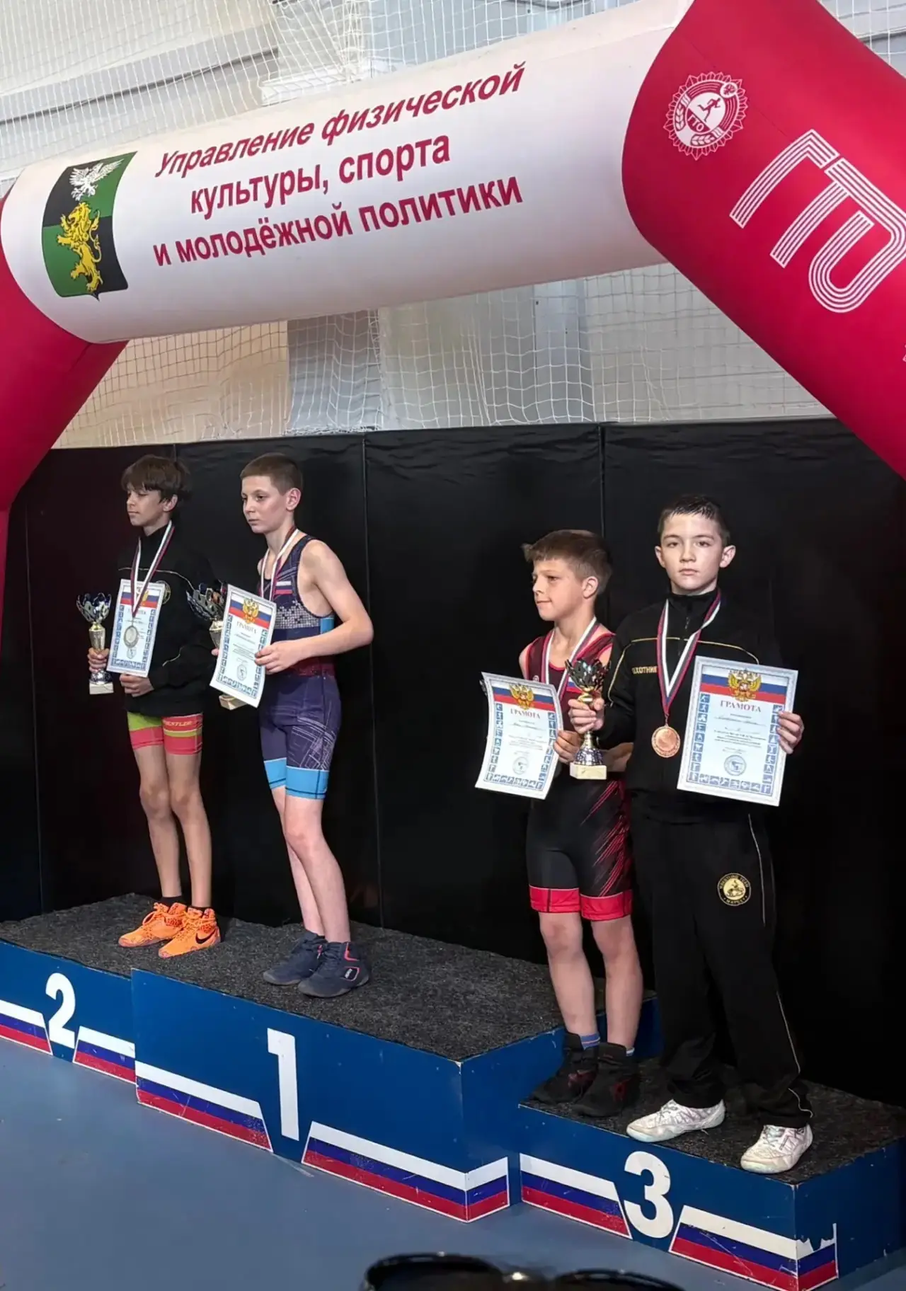 🏆 Поздравляем Плохотника Максима и Дениса с блестящими результатами на первенстве по вольной борьбе!
