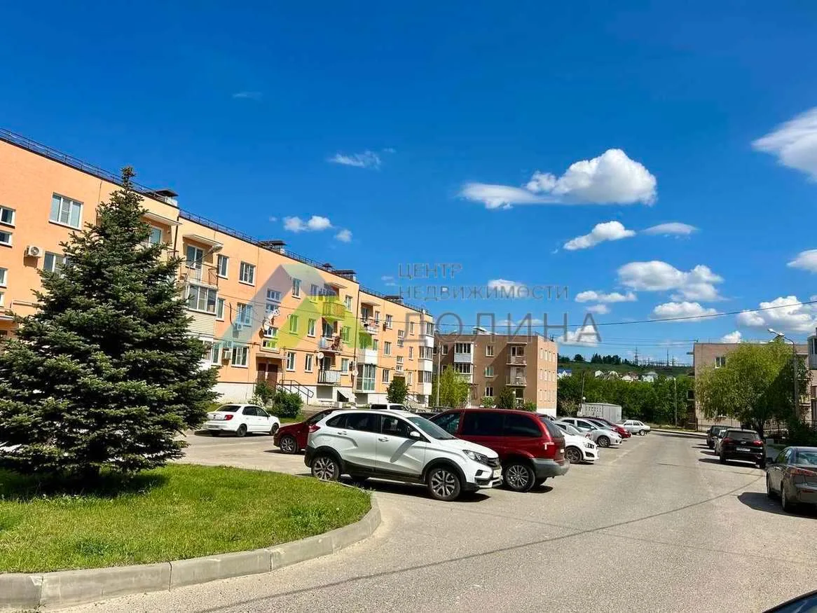 Продается большая 1/к квартира в жилом комплексе Долина.