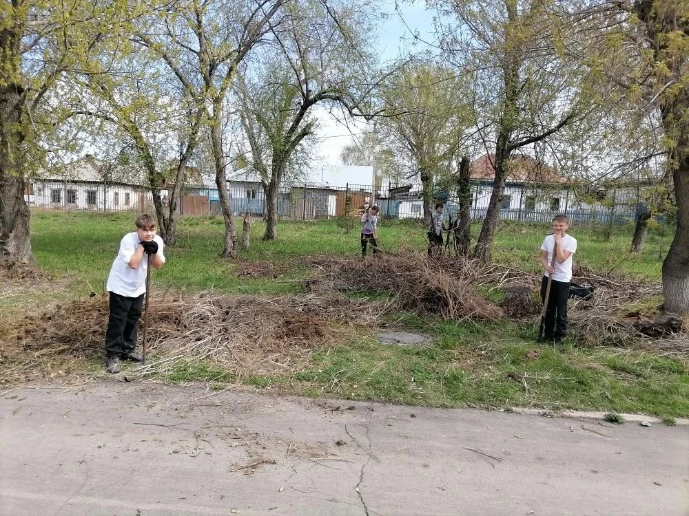Общешкольный субботник "Зелёная весна"