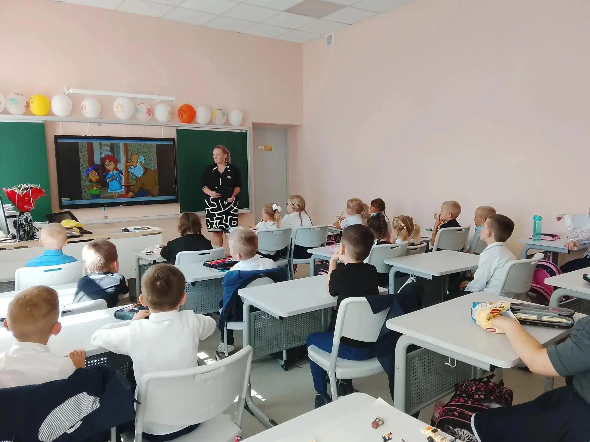 Сегодня в МБУ «Марьяновский СДК» прошла тематическая беседа «Наш мир без террора», приу...
