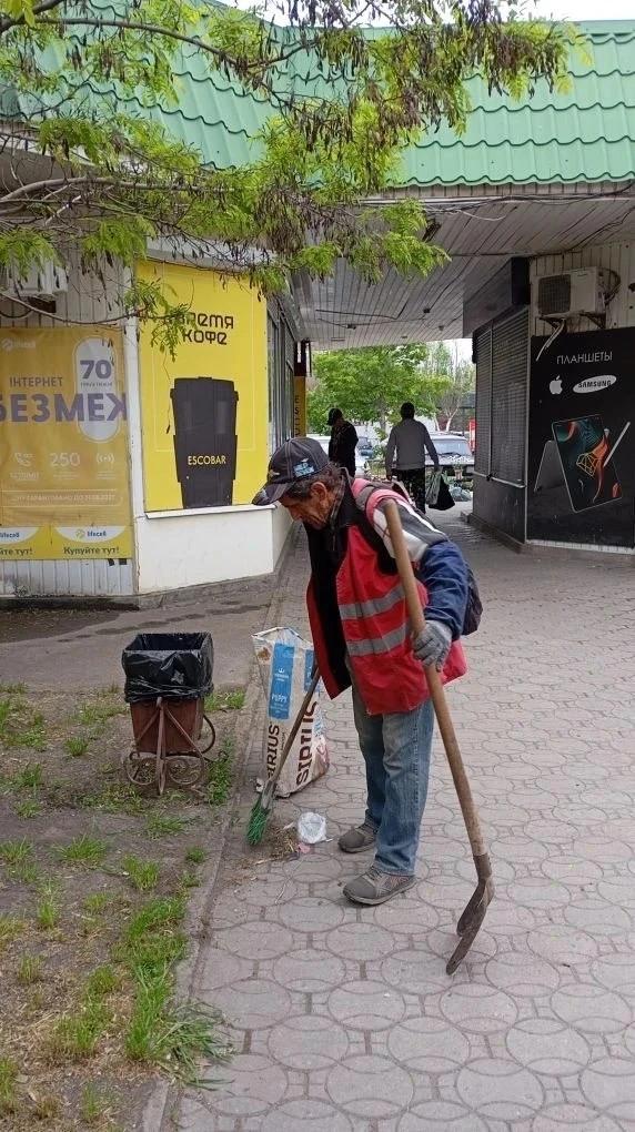 ‼️ В Бердянске продолжаются работы по благоустройству!  Коммунальные службы МБУ «Благоустройство. Бе