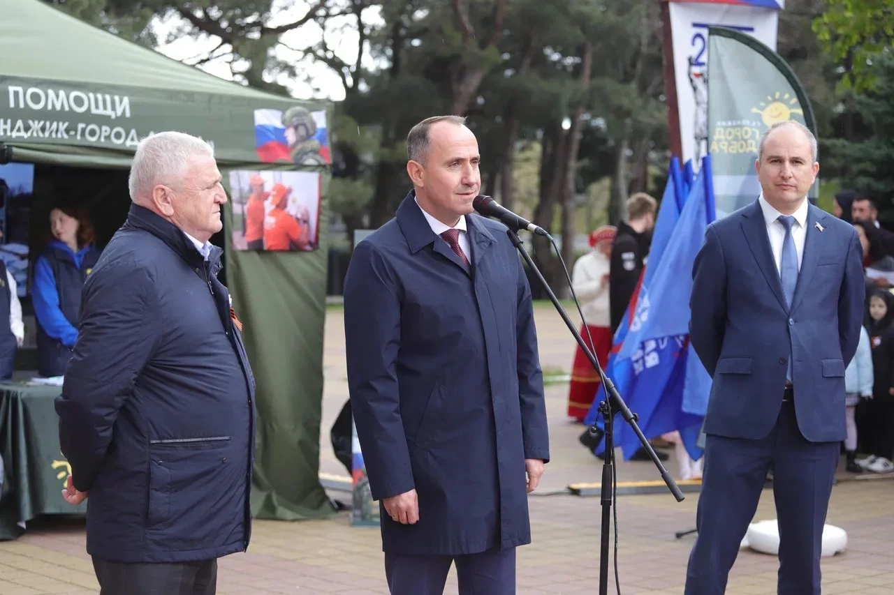 Сегодня глава Геленджика дал старт сбору гуманитарной помощи для бойцов СВО.  Это далек...