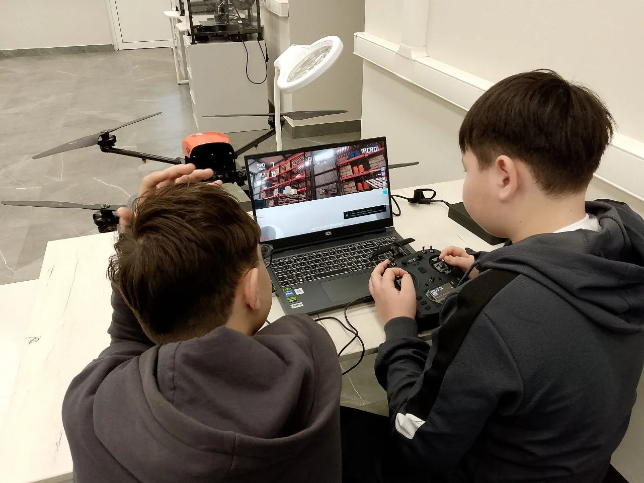 В рамках подготовки к игре Зарница 2.0 учащиеся СОШ 4 - бойцы отрядов по условно-военной специальнос