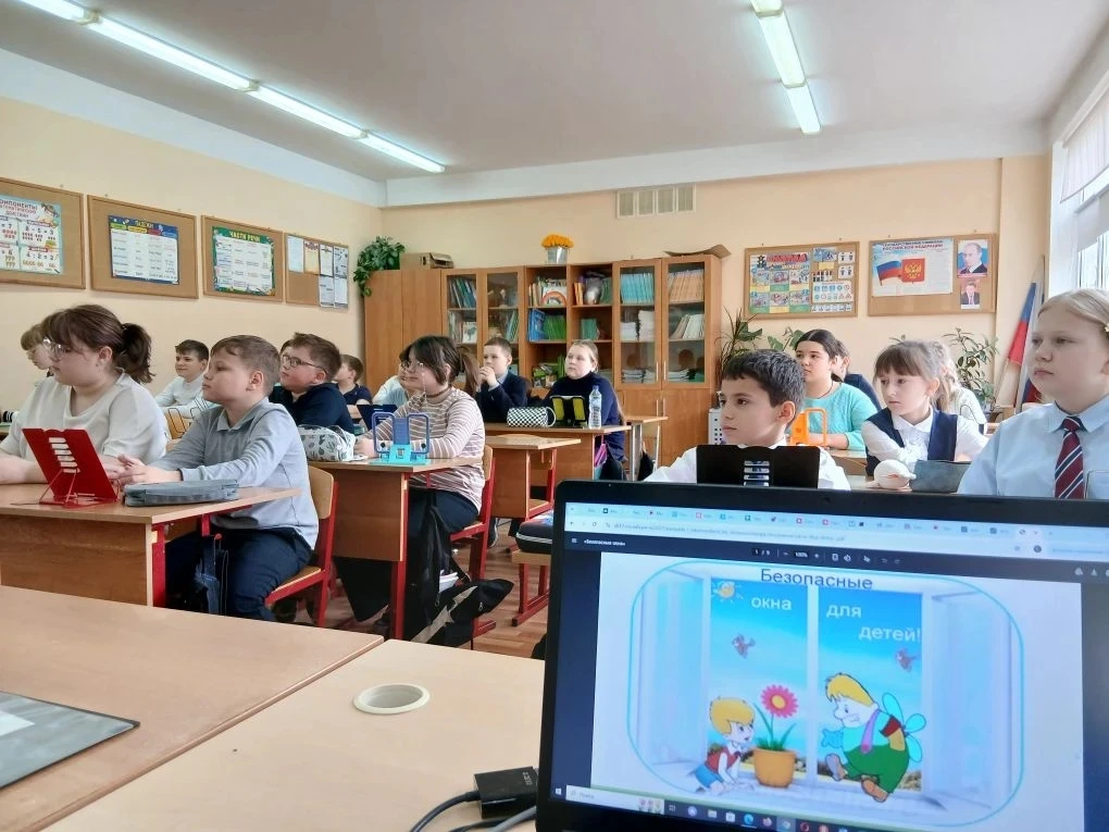 В школе состоялась важная акция под названием «Безопасные окна». Каждый год такие мероприятия станов