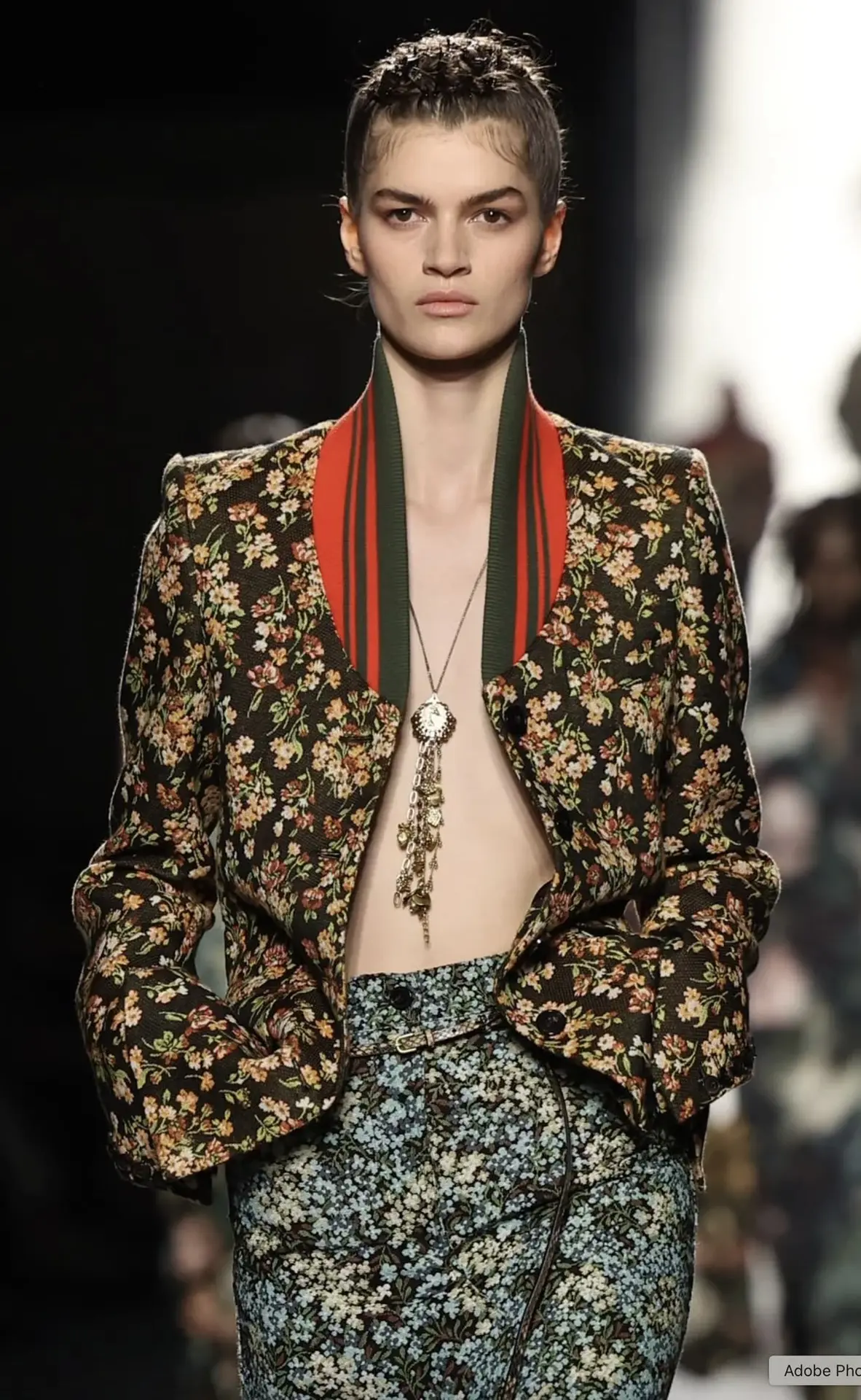 Этот образ от Dries Van Noten — идеальный пример того, как сочетать несочетаемое. Особа...