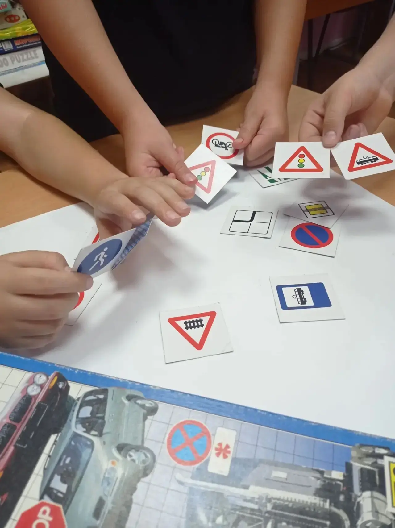 🚦 В подростковом клубе «Дружба» сегодня жарко! 🔥
Нет, не из-за погоды — у нас День безопасности! �