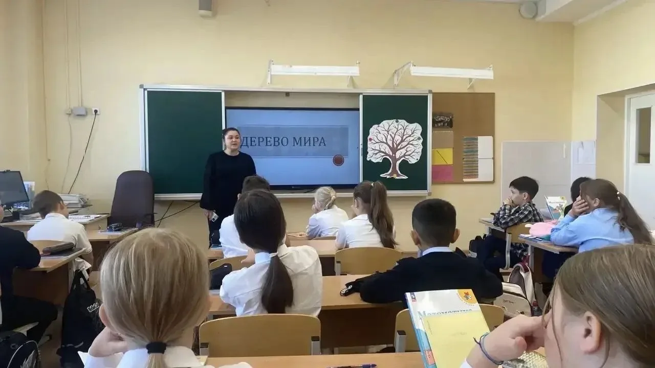 🌳 Классный час «Дерево мира: листья-обещания»
