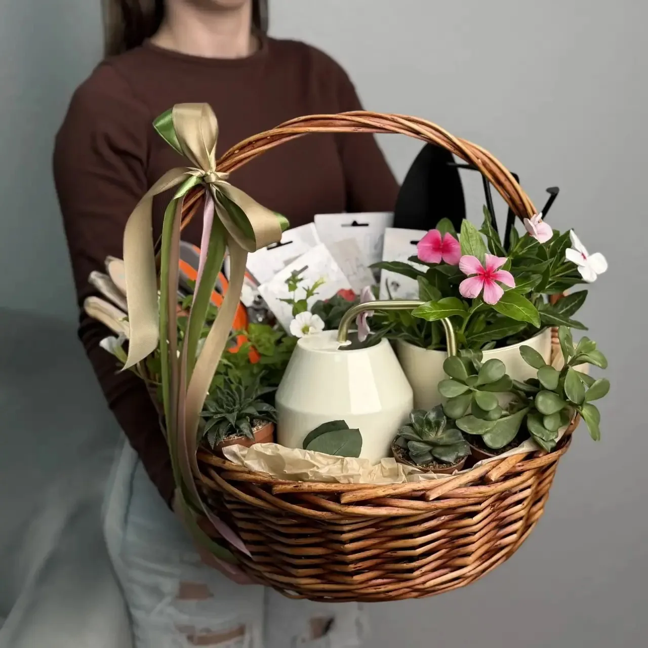 🌿 
Обычно я собираю корзины для души, а тут пришёл запрос — для грядок!

Признаюсь честно: садовую 