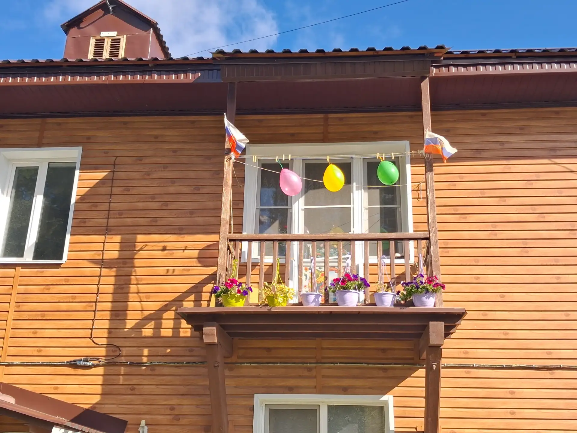 Вроде и мелочь, а приятные эмоции и себе, и прохожим. Спасибо семье, живущей в этой ква...