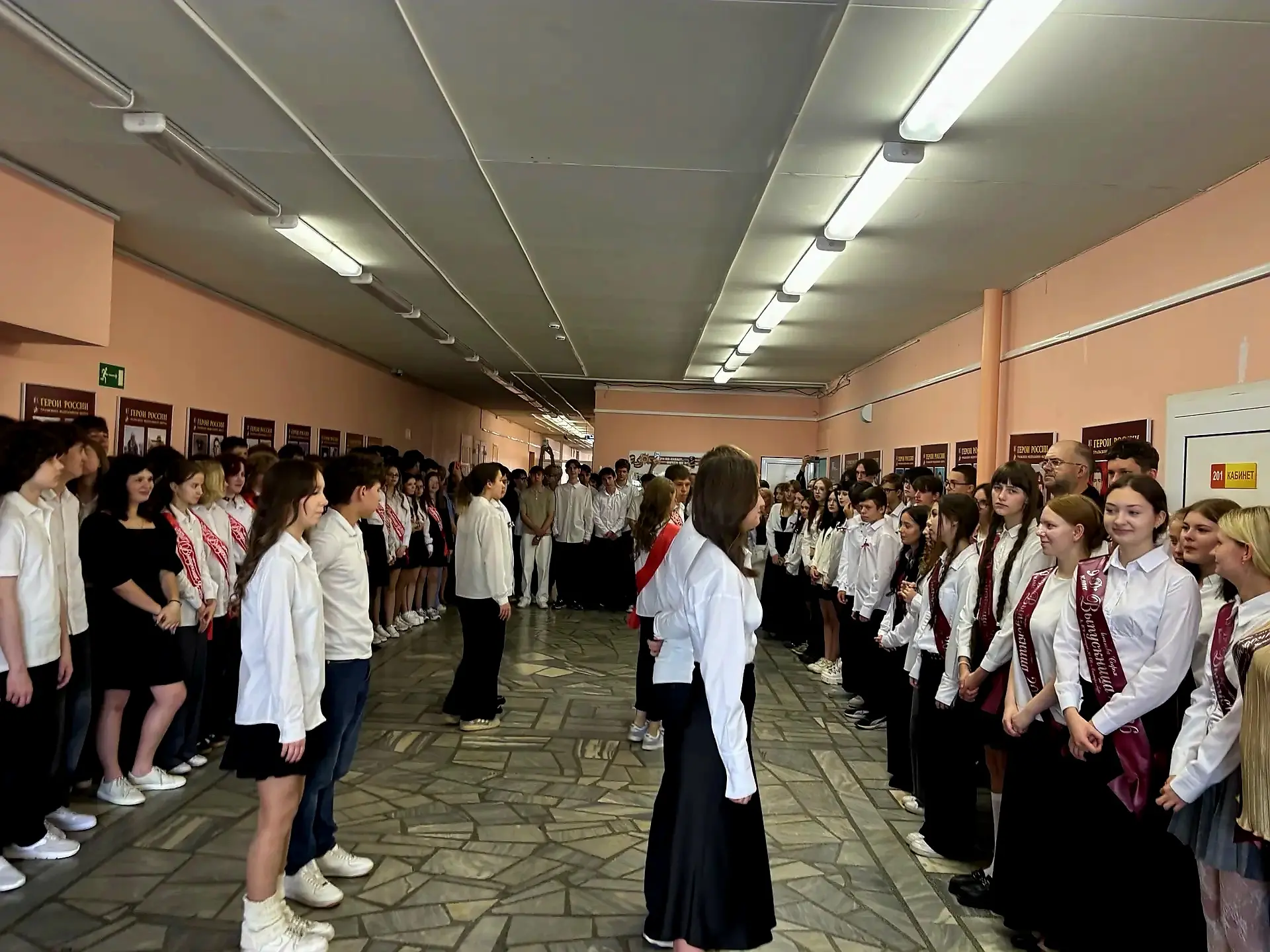 С окончаньем девятого класса! Сегодня прошел  праздник Последнего звонка для обучающихся 9-х классов