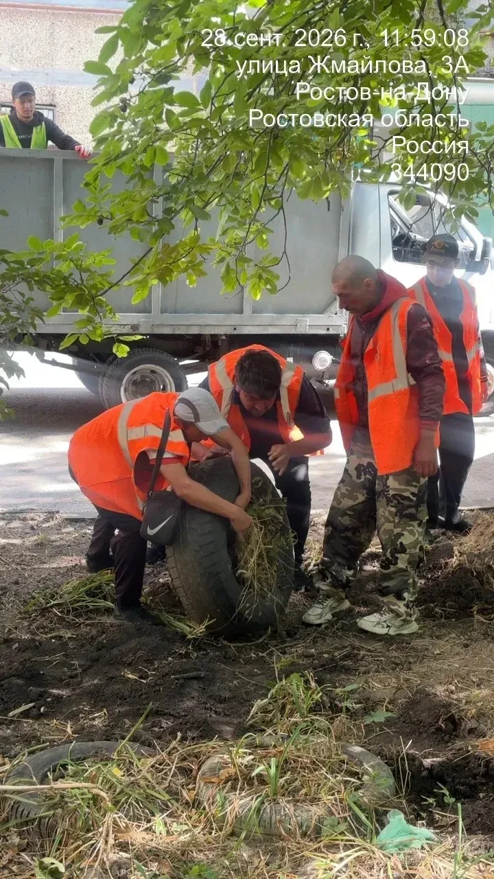 В рамках месячника чистоты, в районе продолжается экологическая акция по уборке покрышек.