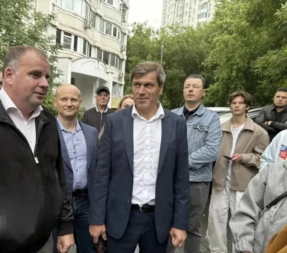 18 июня глава управы района Раменки Игорь Алексеевич Алексеев провёл обход территории по ранее анонс