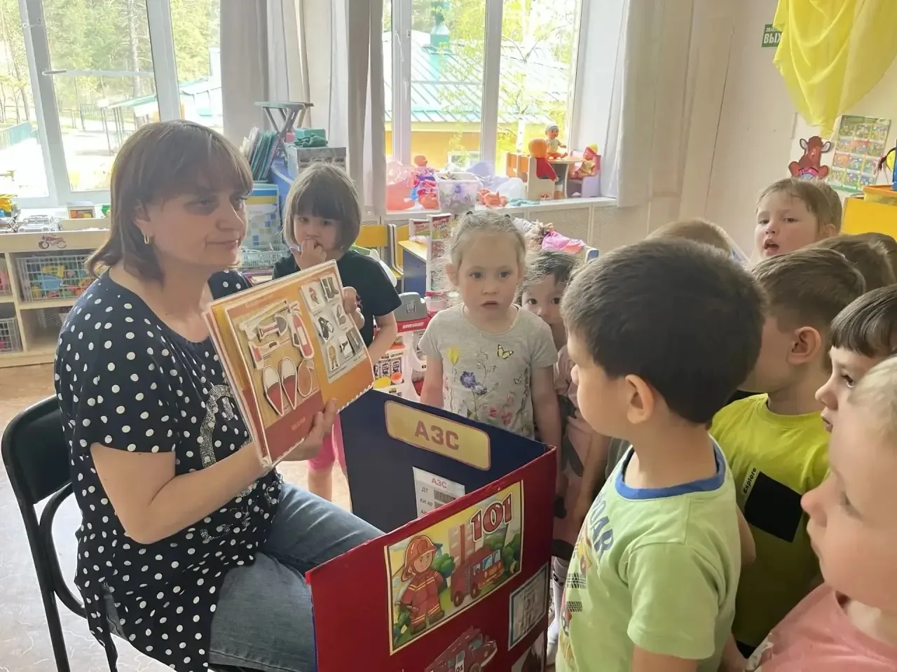 Сегодня в группе №6 «Фиалки» прошло увлекательное занятие по пожарной безопасности «Азб...