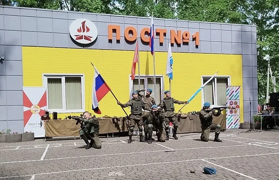 Сотрудники и студенты колледжа традиционно активно участвуют в праздновании Дня Победы. Делимся фото