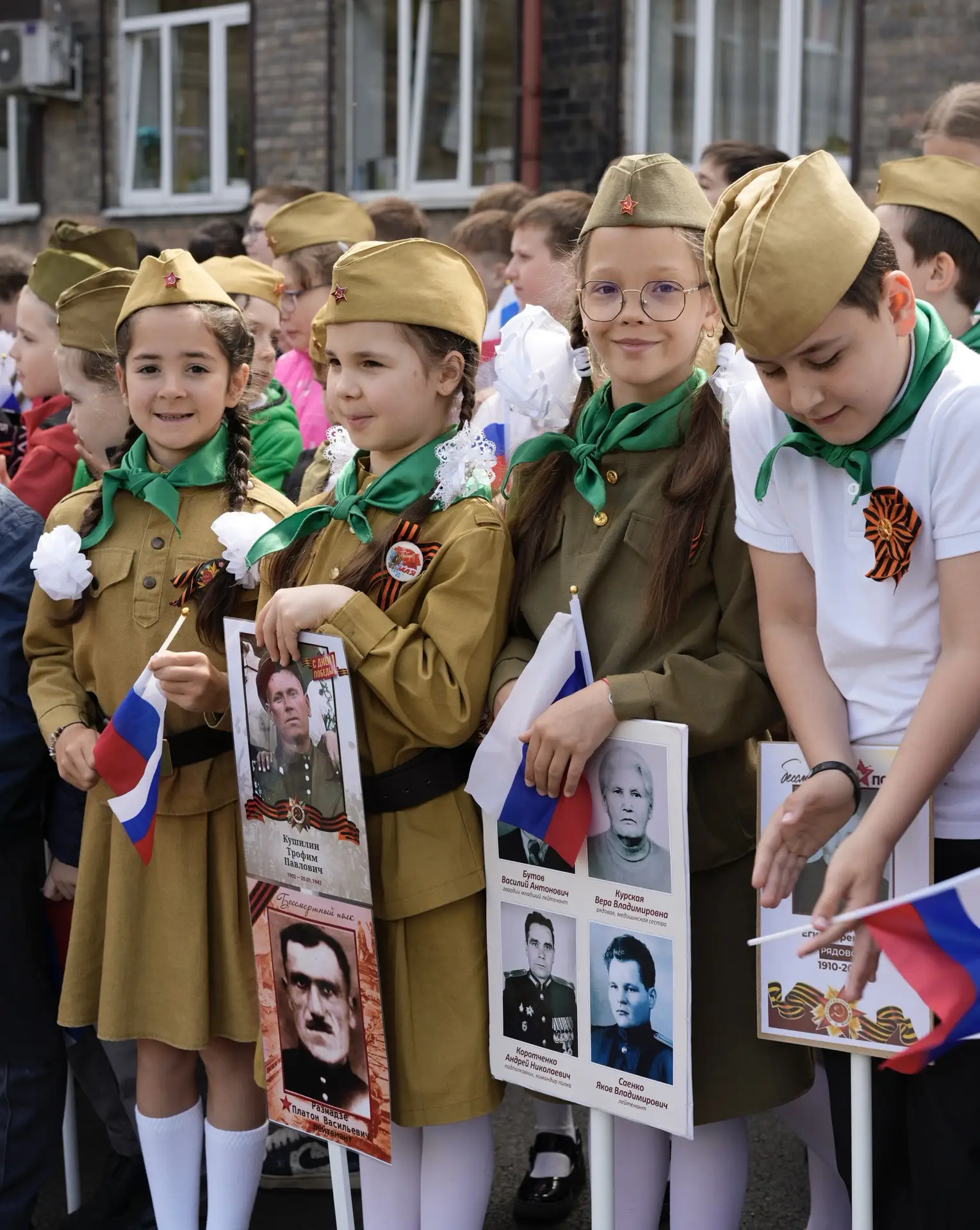 Общешкольный марш-парад 🇷🇺  В основе уклада нашей школы лежат многолетние традиции. Накануне самого 