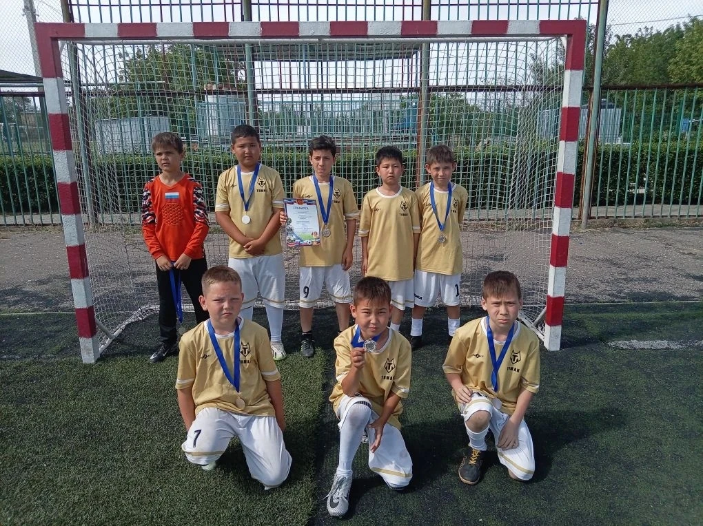 🥈 Наши юные футболисты — гордость школы!