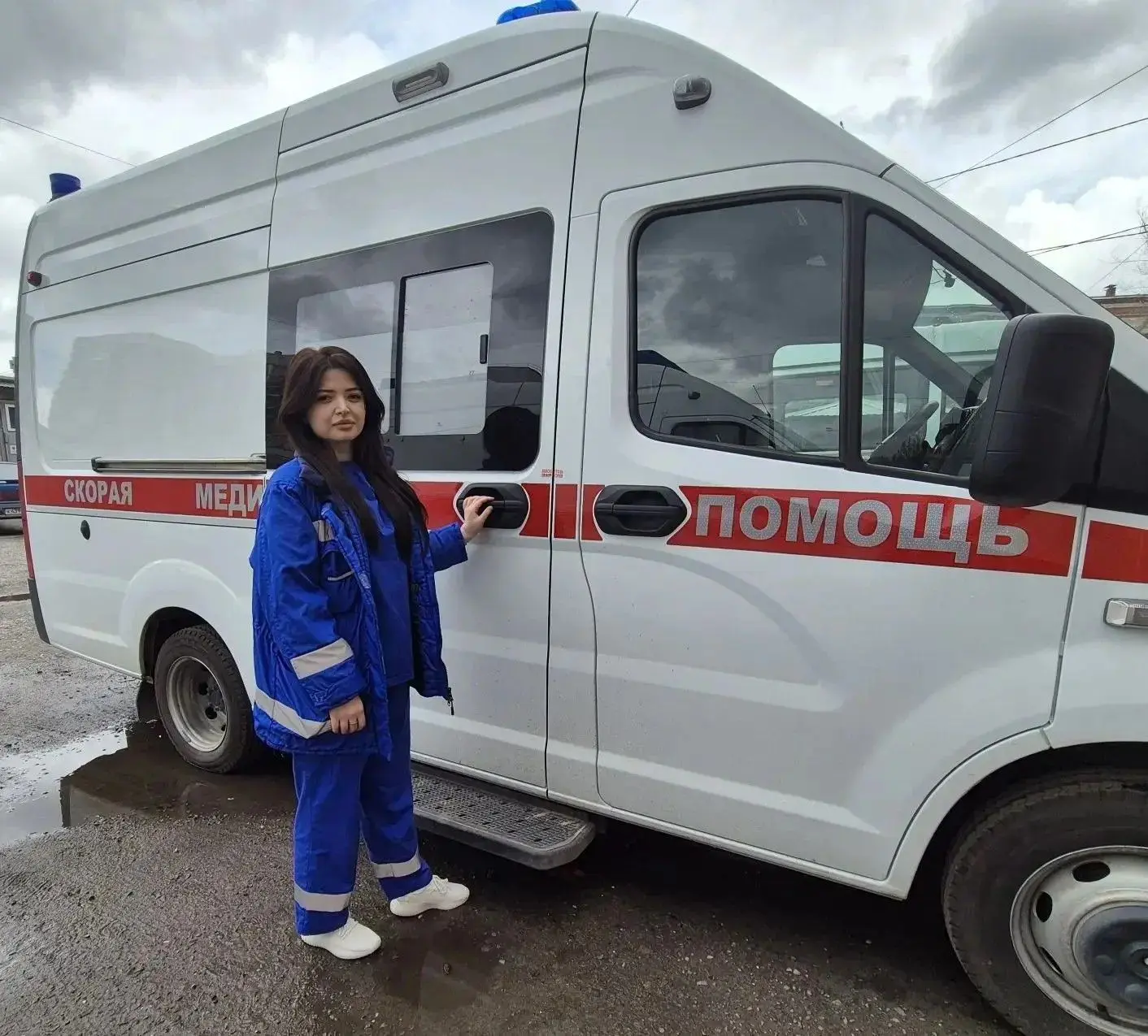 Молодой медик волгоградской скорой помощи спасла подростка во время одного из первых дежурств  В Вол