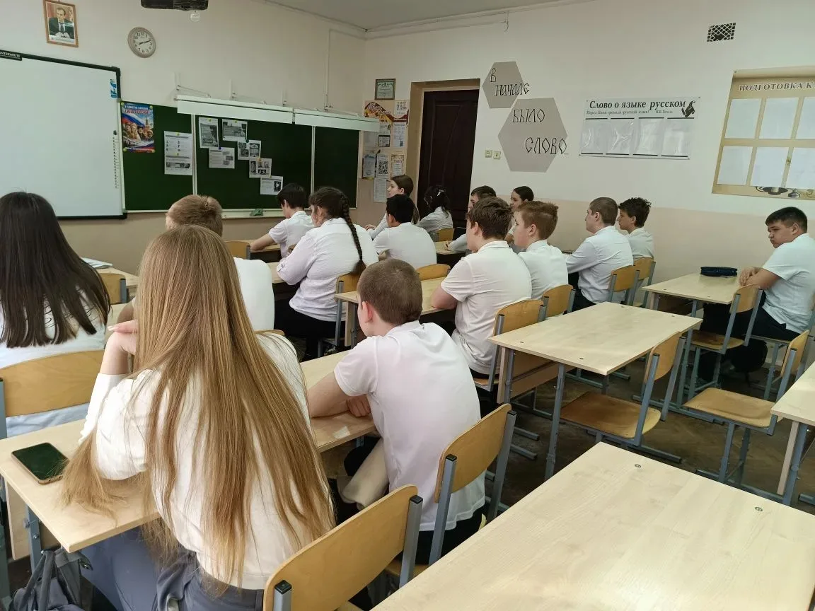 23 марта в школе прошли уроки "Разговоры о важном" на тему: "Большой. За кулисами. 250 лет Большому 