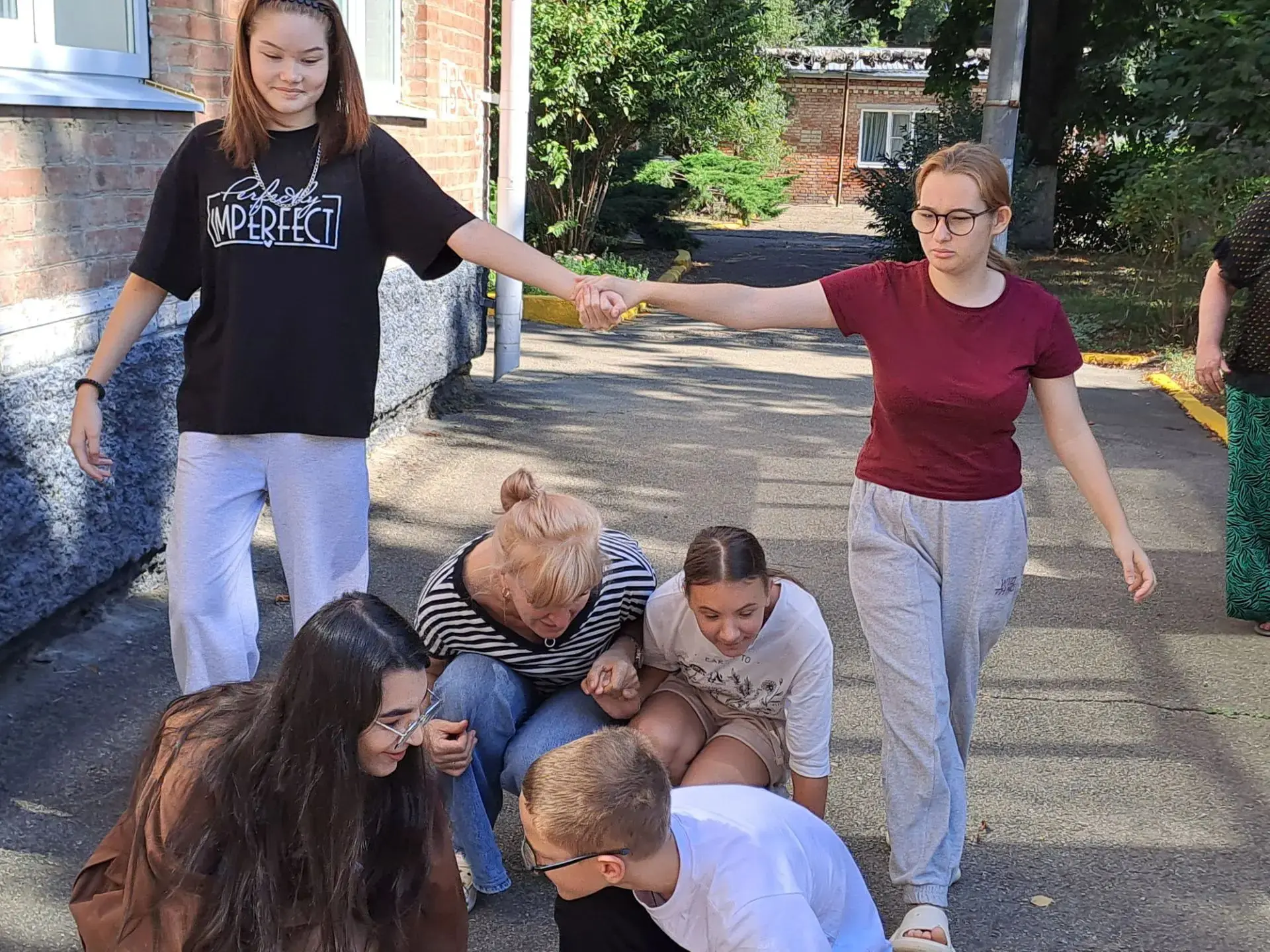 ☀️🍁 Выходной у ребят в интернате сегодня спортивный. Игры на свежем воздухе способству...