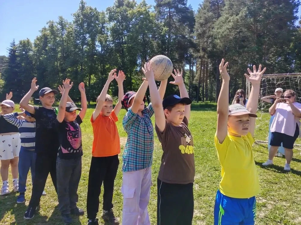 Эмоции зашкаливают! 🤩 Такого насыщенного дня в пришкольном лагере у нас ещё не было! 🌟🌟🌟 С утра 